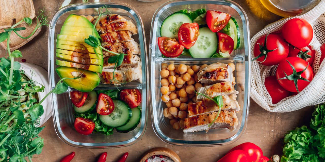 Healthy,Meal,Prep,Containers,With,Chickpeas,,Chicken,,Tomatoes,,Cucumbers,And